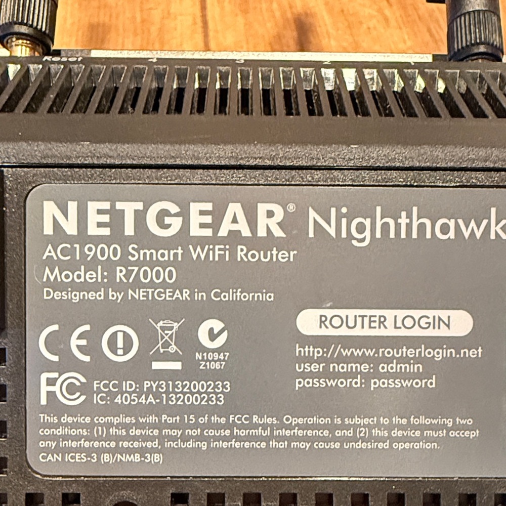 Netgear Nighthawk AC1900 Smart WiFi Router Model R7000 with Adaptor - Picture 3 of 8